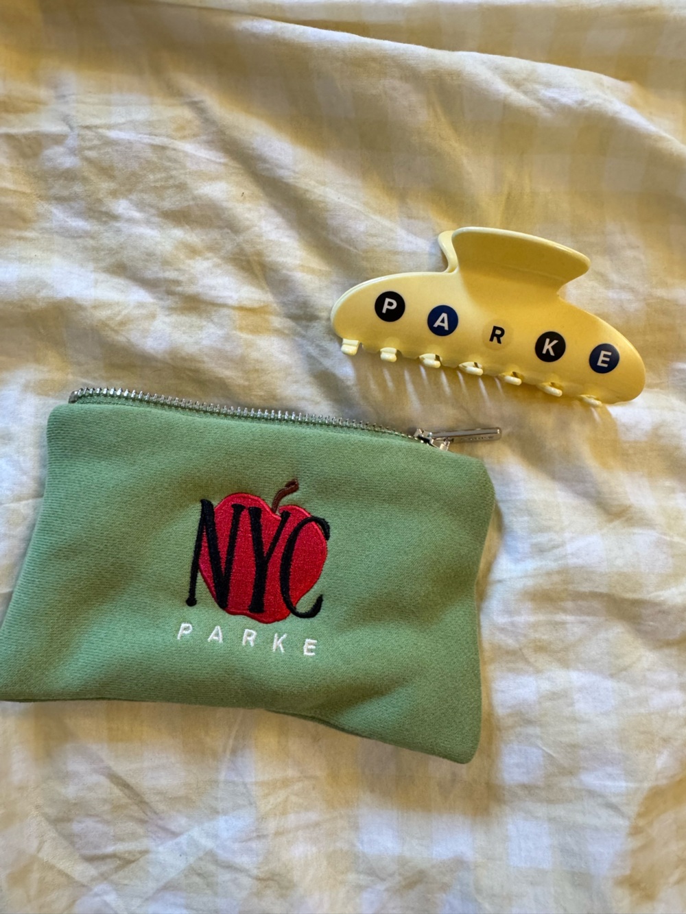 PARKE NYC Subway Style Claw Clip with Green NYC Parke Pouch